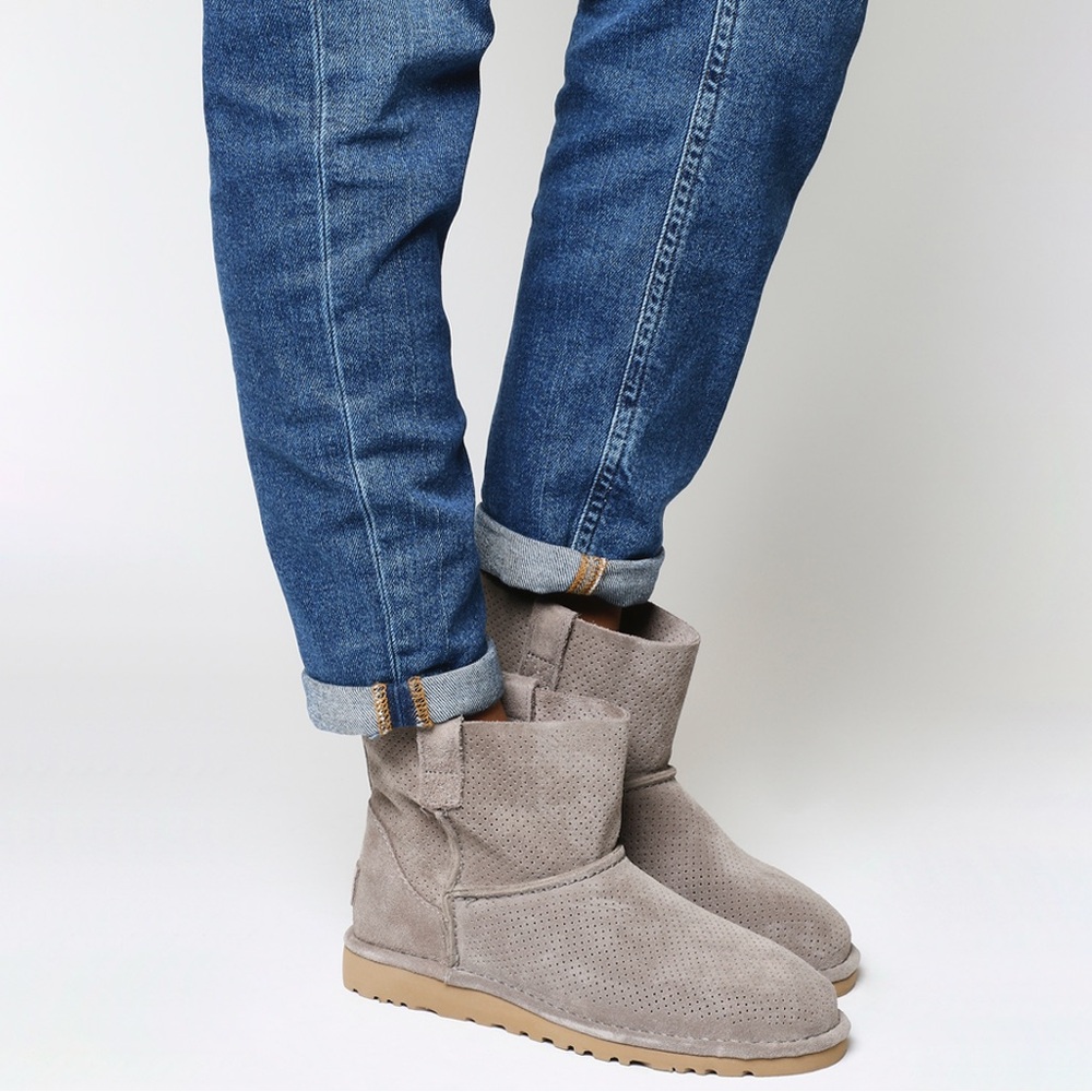 UGG Classic Unlined Mini Perf Size 5